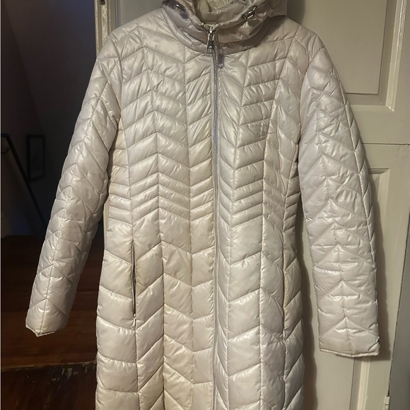 Kenneth Cole Women's Light Beige Puffer Jacket - Picture 3 of 6